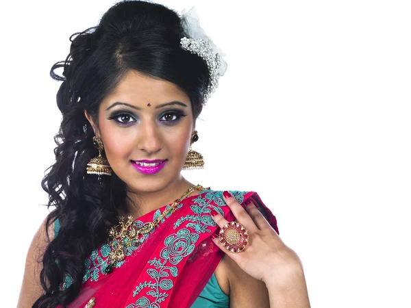 Smiling young woman in indian traditional clothing — Stock Photo, Image