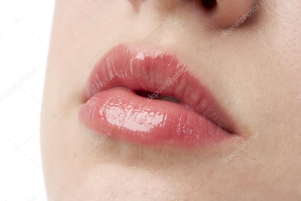 glossy pink lips