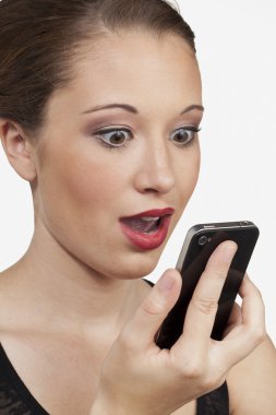 teen model cep telefonunuza konuşuyor