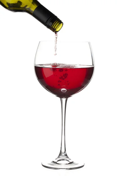 938 Weinflasche, die Wein in Weinglas gießt — Stockfoto