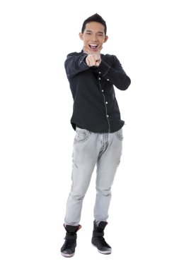 onun parmak işaret mutlu erkek dansçı