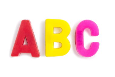 Beyaz bir arka planda alfabesi harfleri