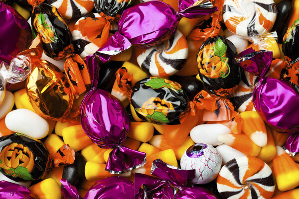 крупным планом разноцветных конфет
