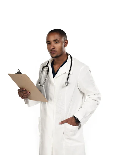 Läkare som håller i en skrivskiva — Stockfoto