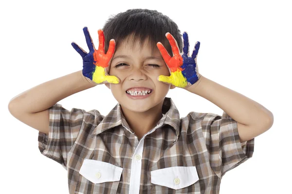 Um menino sorrindo com uma mão de pintura — Fotografia de Stock