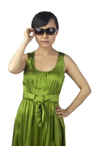 Eine modische Frau mit Sonnenbrille — Stockfoto