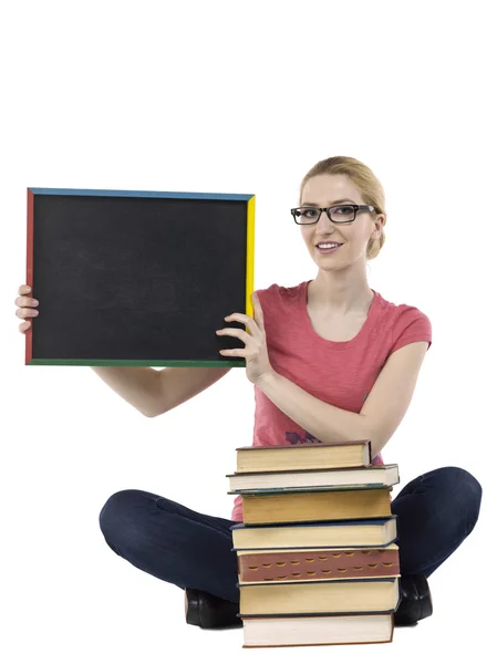 Un estudiante feliz sosteniendo tablero vacío negro — Foto de Stock