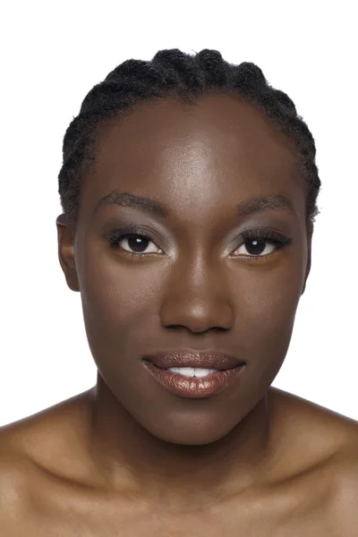 Una mujer africana sonriente — Foto de Stock