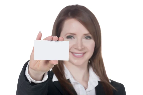 Усміхнена бізнес-леді тримає порожню картку — стокове фото