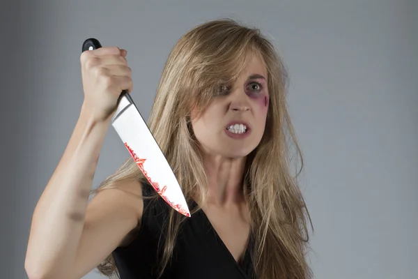 A woman with a knife — Stock Photo, Image