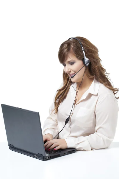 A young call center agent answering calls — Stock Photo, Image