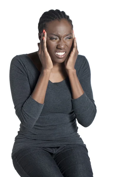 Afrikansk kvinna med värkande huvud — Stockfoto