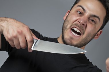 kızgın adam bıçağı ile