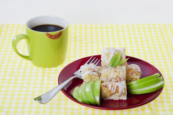 bir fincan kahve ile Apple pie