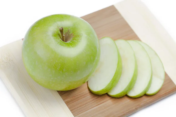 Apple slices on cutting board — Stock Photo, Image