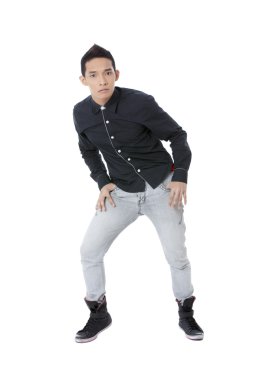 çekici erkek dansçı poz