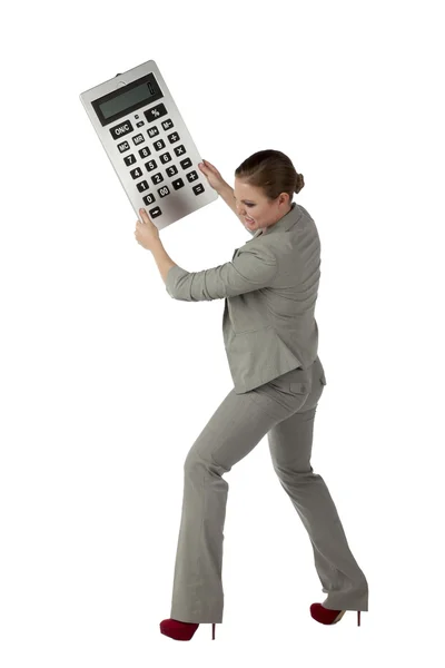 Boos zakenvrouw over te gooien van een grote rekenmachine — Stockfoto