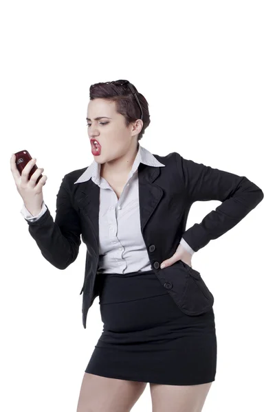 Rozzlobený podnikatelka, křičí na telefon — Stock fotografie