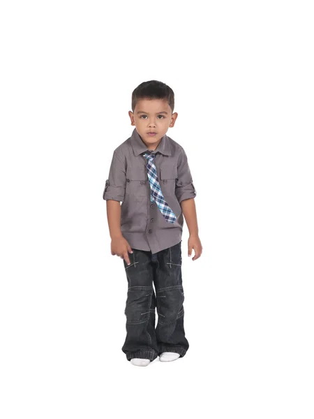 Asiatico piccolo ragazzo in piedi contro bianco — Foto Stock