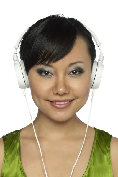Asiatiska damen med vita headset — Stockfoto