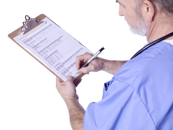 Un medico maschio con un cartellone medico che scrive: — Foto Stock