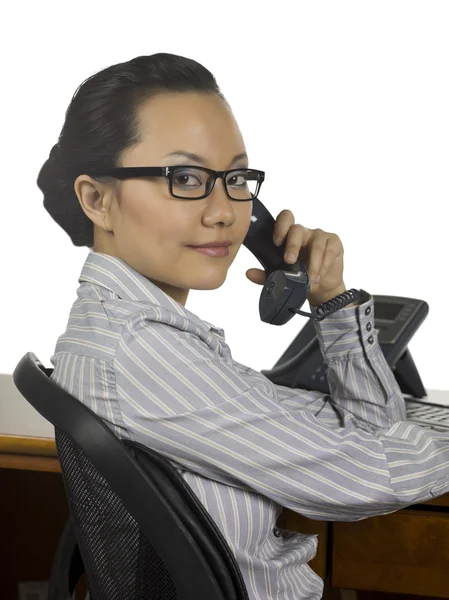 Asian office girl talking on the telephone — Stock Photo, Image