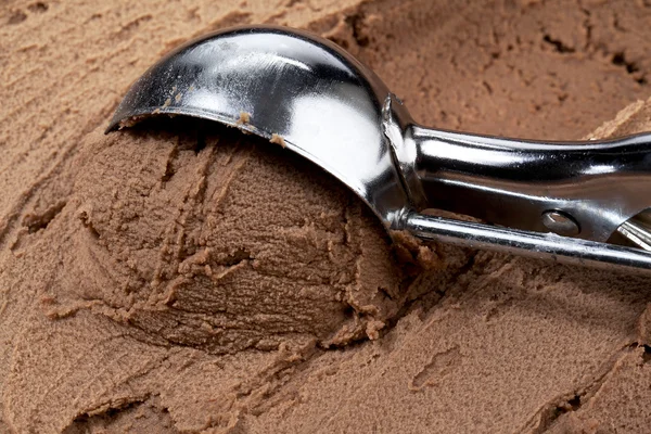 Una cucharada de helado de chocolate — Foto de Stock