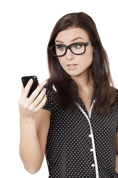 Verbaasd vrouw met cellphone — Stockfoto