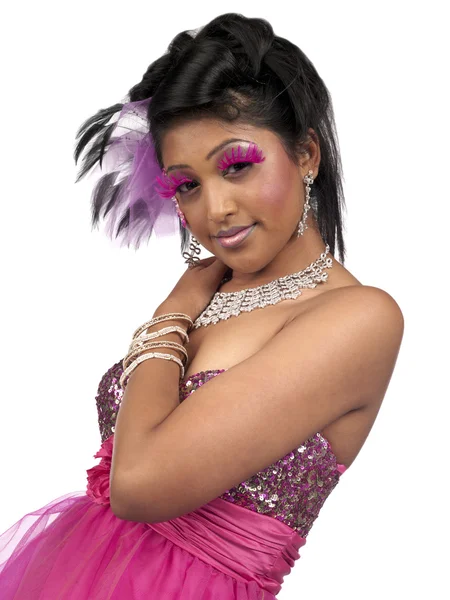 Привлекательная женщина в розовом костюме сцены и макияж — стоковое фото