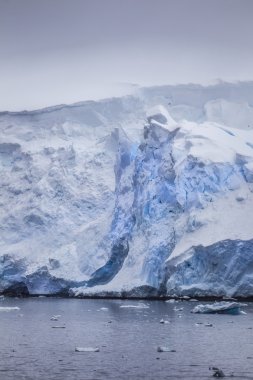 Sağanak Kar ile kaplı Buz Dağı