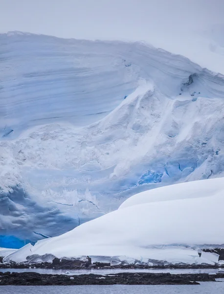 Massiva antarktiska isberget — Stockfoto