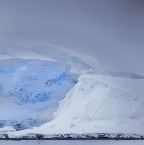 宁静南极冰山 — 图库照片