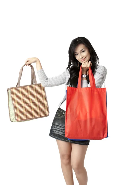 Uma senhora comprador com sacos de compras coloridos — Fotografia de Stock