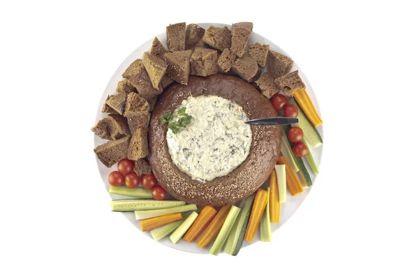 A plate with pumpernickel bread and spinach dip — Stock Photo, Image