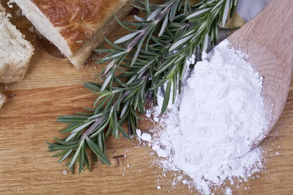 A scoop of wheat flour — Stock Photo, Image