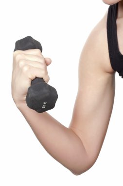 bir kadının elini bir halter kaldırma