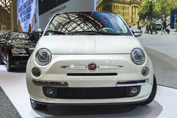 2013 bil foto fiat vit bil visar — Stockfoto