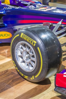 Sonsuzluk ve red bull formula bir araba