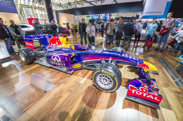 Sonsuzluk ve red bull formula bir araba — Stok fotoğraf