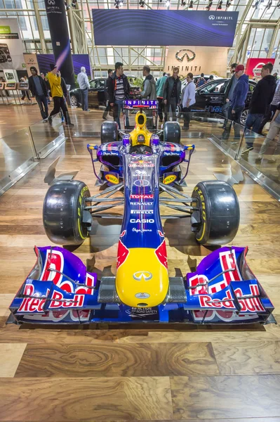 Бесконечность и болид "Формулы-1" Red Bull — стоковое фото