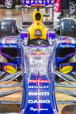 Sonsuzluk ve red bull formula bir araba