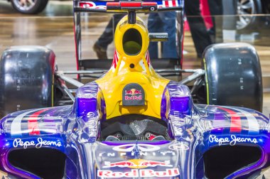 Sonsuzluk ve red bull formula bir araba