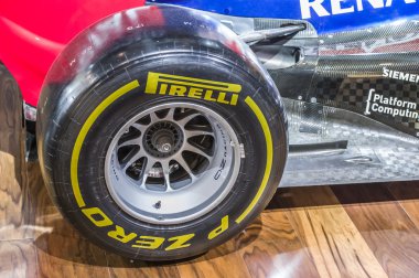 Sonsuzluk ve red bull formula bir araba