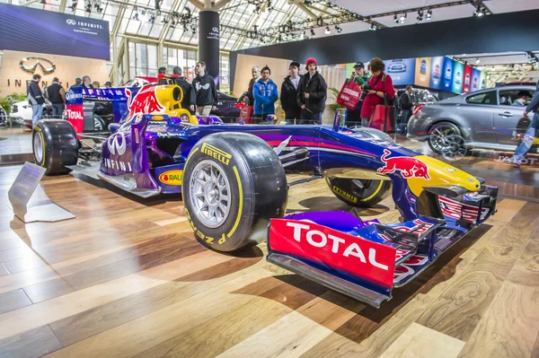 Sonsuzluk ve red bull formula bir araba — Stok fotoğraf