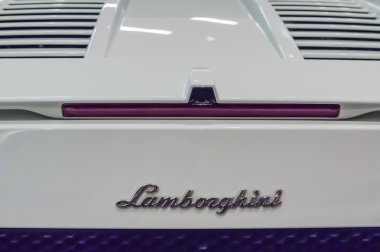 1978 beyaz lamborghini arka