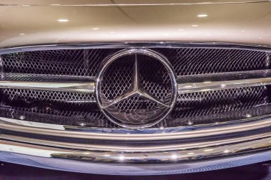 Klasik mercedes benz otomatik araba gösterisi