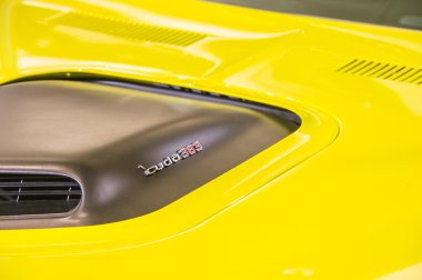 Plymouth baracuda 383 motor araba