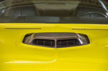 Plymouth baracuda 383 motor araba