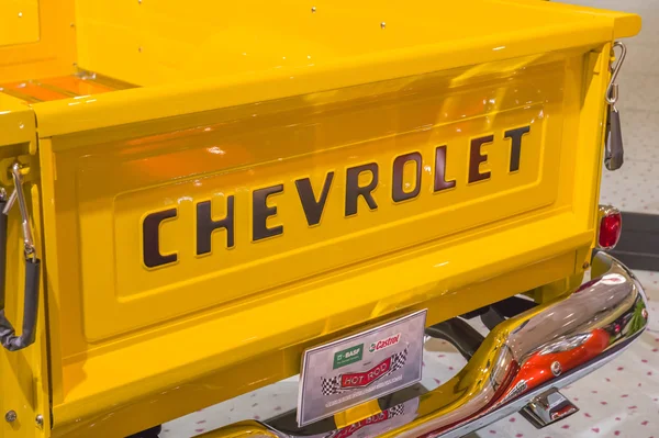 Classic Chevolet 3100 camion giallo — Foto Stock