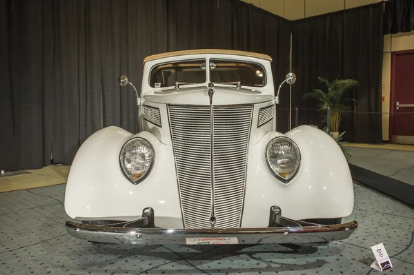 Classic cars at the car show — Stock Photo, Image